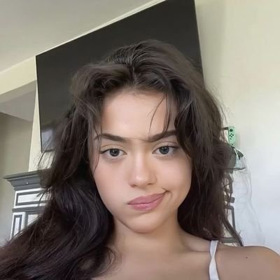 yxheoj's profile picture. 