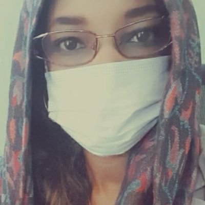 بعشق القهوه جدا☕️ وبسمع كل جميل من الغنا🎶🎻بحب العطور💕