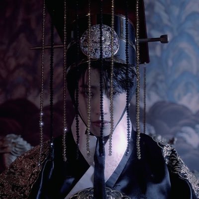 Multi fan. Kingdom, Monsta X, Astro, Nomad and many more. Protector of King Makers (Mom)