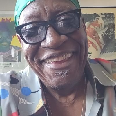 I love all humans of earth and what we all have to offer and art and music 🎶 🎵 ❤️ Hey I love to laugh and smile and real humans and communicating with other's