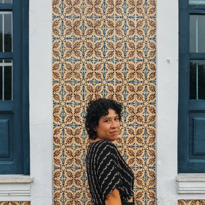 Aleatória e noveleira.