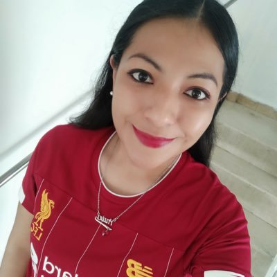 annie_arenas's profile picture. Aprendiz de periodista. Detective en apuros. Bailarina de ballet frustrada. Enamorada de la vida, del deporte de las patadas y de los panditas rojos. #YNWA🩰⚽❤