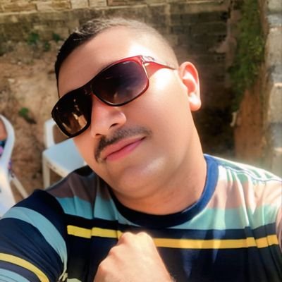 Sou uma pessoa legal quem tem minha amizade tem tudo 🥰 Amo minha família e meus amigos sinceros 😍