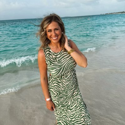 ♔ 1/2 ag gal, 1/2 girly girl. ♔ Ag Teachin’ fashionista. ♔ Texas Tech alumna x2 ♔ TX Panhandle. #teachag (thoughts are my own)