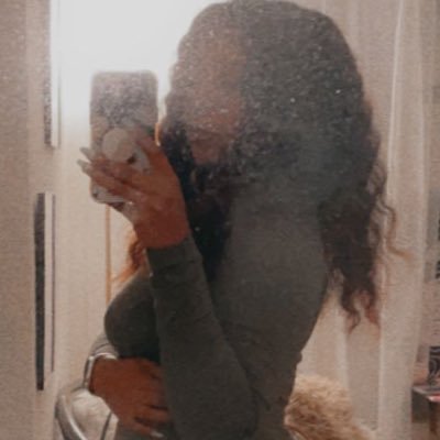hi I’m carm! - aka manicsimgirl - she/her - head in the clouds 24/7 - romantasy enthusiast - 333 🦋