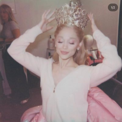 rayoliveiraz's profile picture. in the land of the morning star.⠀ @arianagrande