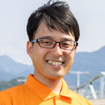 愛媛県松山市森松町在住
平成3年3月30日岡山県真庭市生まれ 33歳
妻、長男、長女
2015年愛媛大学理学部数学科卒業→株式会社伊予鉄グループ入社。2024年7月 育児休業を取得し、育児の大切さを実感。
「笑門来福」…誰かを笑顔にすること、そして自分が笑顔でいることがモットーです。
