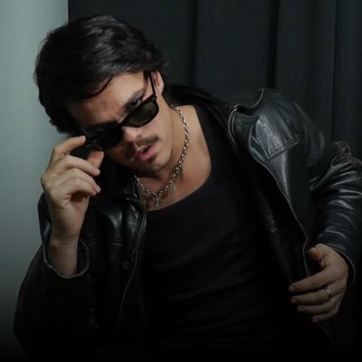 - Tu fuente #1 de información sobre el actor y cantante Toti Spangenberg
- Merlin en @margaritasitequiere 🎸