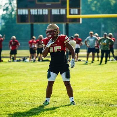5'11 195lbs
235 bench/ 375squat/ 102 broad
3.23 GPA
AHS