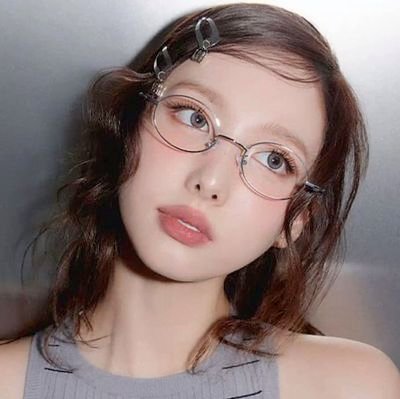 post-ironic bimbo, mcbling gal & himederes apologist ✰ minors dni 🥝🍓