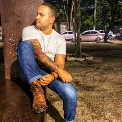 Formado em educação física pela @unipacgv e ex personal trainer. Servidor público estadual. “Omnia tempus habent”