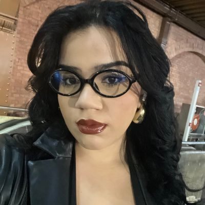 24y Maluca casual, uma estagiária que só quer se formar