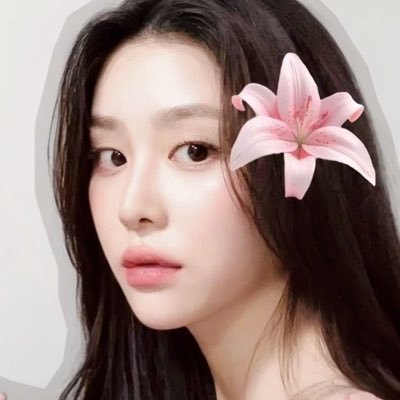 eliseenrose's profile picture. 