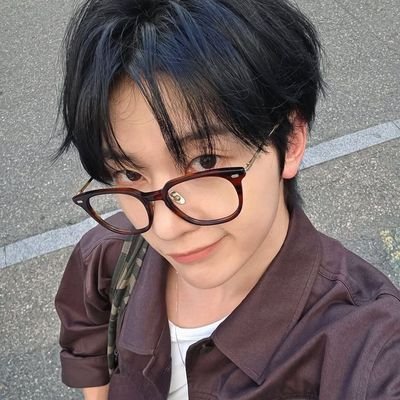 vickynarawin's profile picture. 🗽
🖤🤍
cadelinha dos perthsanta e dos jimmysea!!