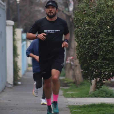 introspectivo, hablador, siempre a la izquierda, corro, boxeo, pero ante todo, no te juzgaré a priori