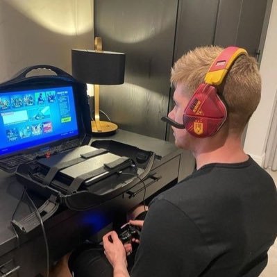 azmcfc_'s profile picture. kdb enthusiast.