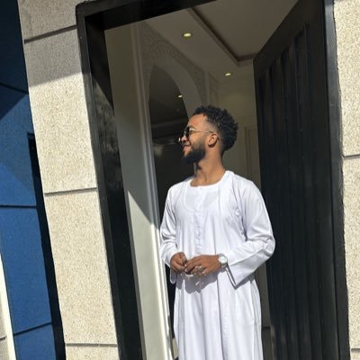 ومالك مُسمّى غير إنك كل الشُعور وأجمله .