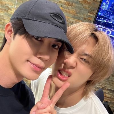 唯海景💙🧡松松互关
，拒绝团爱！
only Love #ZeeNuNew #ซนซน  
@zee_pruk @CwrNew #ข้ามฟ้าเคียงเธอSeries #TheNextPrince #มนต์รักฮักอีหลี
#HUGELheeTheMusical