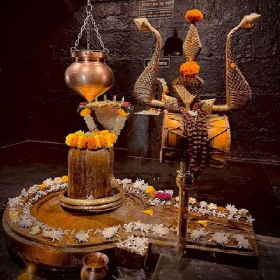 जिनके मन में श्री राम है
भाग्य में उसके वैकुण्ठ धाम है
उसके चरणों में जिसने जीवन वार दिया
संसार में उसका कल्याण है
जय श्री राम|