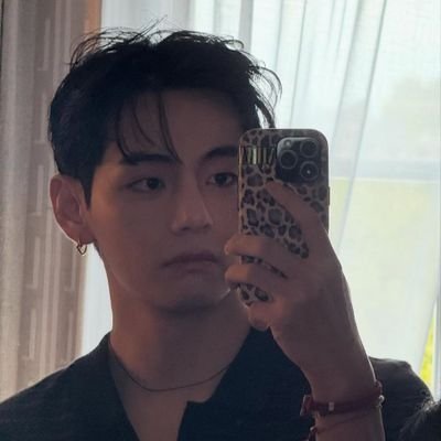 thvwxz's profile picture. Roleplayer. Handsome, Charming and Talented boy. He name is Kim Taehyung (1995) from BTS