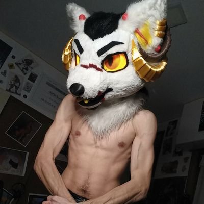 Furry & Puppy. Soy Lonewolf. Sígueme hago contenido NSFW 🔞 Top. Bisexual. Murrsuiter. 25 años. Versatil. 19x4. BDSM ❤. Colaboraciones al DM 🫦 NO a pelo 🚫
