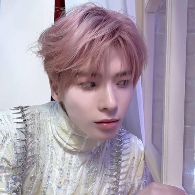 #miki_revs #updatesforhue || ext. @minesoogyu. @ after DMing, my message requests are broken