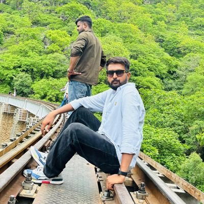 MoolSingh221503's profile picture. भाग्य बहादुरों का ही साथ देता है 🤟