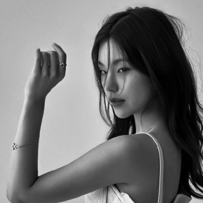 An early damsel who is known as a grimalkin lady with her lovely charms, the head of itzy. The souls call her Hwang Yeji.