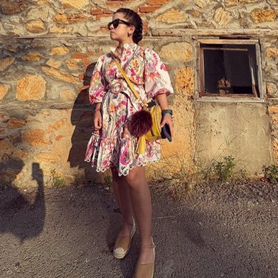 zynpysl07's profile picture. Halkı çıkar, çorak bir toprak ve kan kokan eski bir taht kalır geri…😌✊🏻