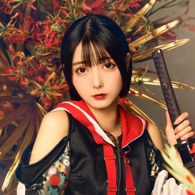 シャウトやスクリームを操るショートカットが特徴の美少女。ミステリアスかつ誰もが眼を惹くビジュアルで唯一無二の存在感を放つ。 意外性のあるお笑いセンスと軽妙なノリでファンを惹きつける。(らしい) #がみむメモ 付けてくれたらいいねしやすいです🍼🫧〖@INUWASI_O〗