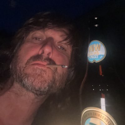 somefingoruvver's profile picture. thoughtfully mindless