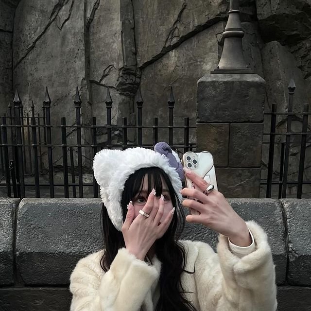 【あおい:黒髪ロング、青い目】 【あかり:銀髪ボブ、赤い目】 彼女達の日常をイラストにしています。日々勉強中によりいろんな事に挑戦しています。 🩵【pixiv】https://t.co/EvN05k1xxT 【いろはに🔞】@irohani_AI18