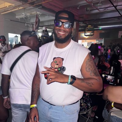 Award Winning Photographer and Podcaster IG: @tbearphotography & @bearwitmepod