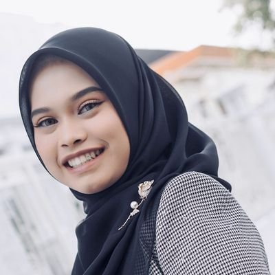 Makeup Art💄, Qoriah📖, Master of Ceremony🎤, Photography 📸, Penyanyi🎵,