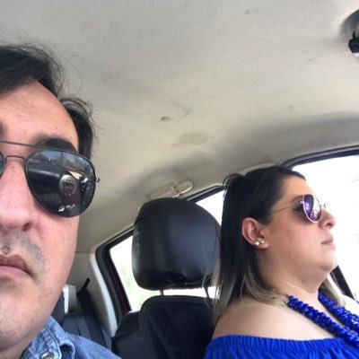 Economista, gusta de las finanzas y del fútbol, hincha del Bolívar, Bayern de Münich y River Plate. Su lema: la familia ante todo.