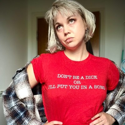 emilyleemusic's profile picture. She/Her/That bitch I write a shit ton of songs #brokenrecord