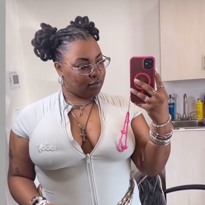 Bay Area 🦀• Queer🌈. Weirdo🦋• Taurus 🕷