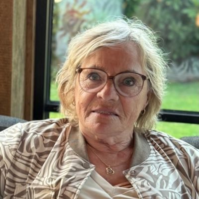 JeanneTacken's profile picture. Ik ben getrouwd, heb 3 kinderen met partners en 6 kleinkinderen. Ik ben blij en dankbaar met mijn leven