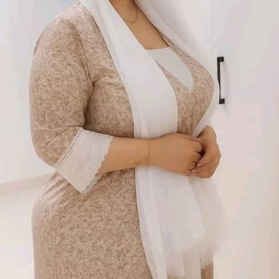 دكتوره يمنيه ثلاثينيه مطلقه اقيم واعمل في مستشفى خاص وعندي عياده خاصه في الرياض