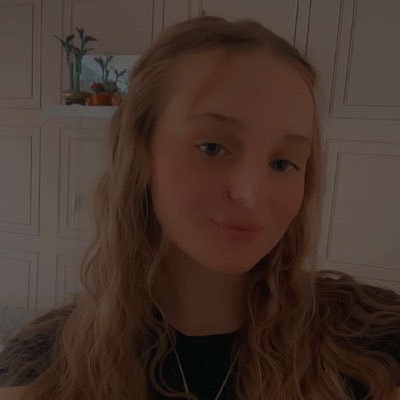 Rhiannepin's profile picture. 