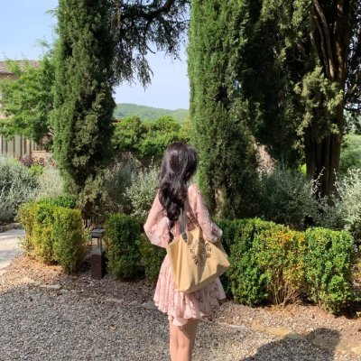 BeckyB3142's profile picture. Elegance meets intellect 🧠💎