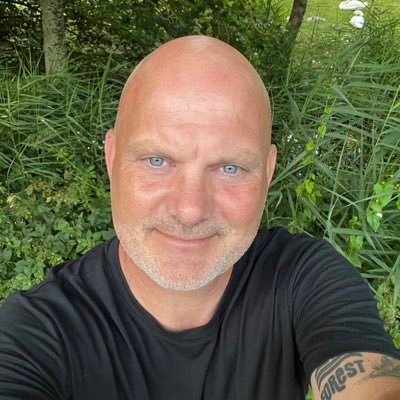 Danish 🇩🇰 man. Love my two beautiful daughters and my dog Felix. Teacher, #NFFC and red dog forever! Live every day and enjoy the beauty of life! 👊🏻
