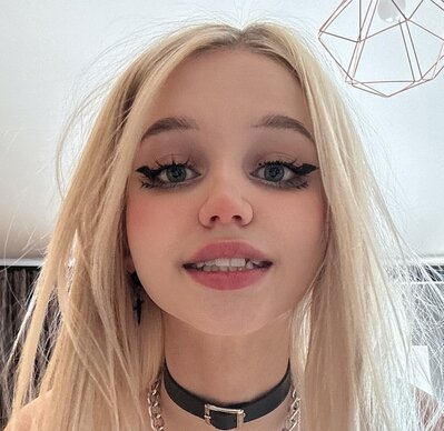 My main @Joyxyzcute, this a burner acc, so dont follow me back there pls