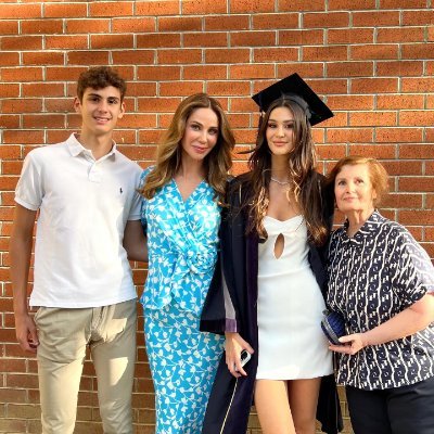 Kara7710288's profile picture. Measure the world with curiosity and light up life with passion. 💕 
🚫Promote products 🚫Pornographic content 🚫Invest