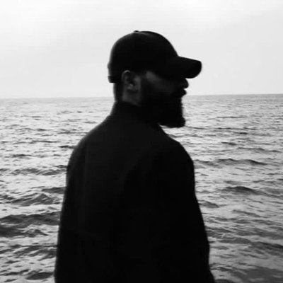 «اللَّهُمَّ لَا تَكِلْنِي إِلَى نَفْسِي طَرْفَةَ عَيْنٍ أَبَداً.»
دهه هشتادیِ برنامه نویس و فعال حوزه ی سیاسی