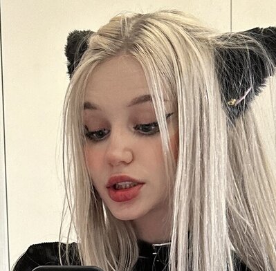 Find me at @Joyxyzcute (Main), this a burner acc, so dont follow me back there pls