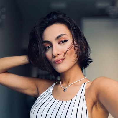 zufrieden__'s profile picture. Designer | Flying around the art.