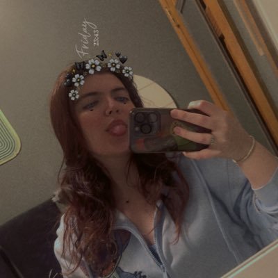 She/her |🏳🌈| 24| Green Day girlie💚 music lover🎵 “stupid things have good outcomes all the time” 🤙🏼 “don’t wait for the storm to pass, dance in the rain”