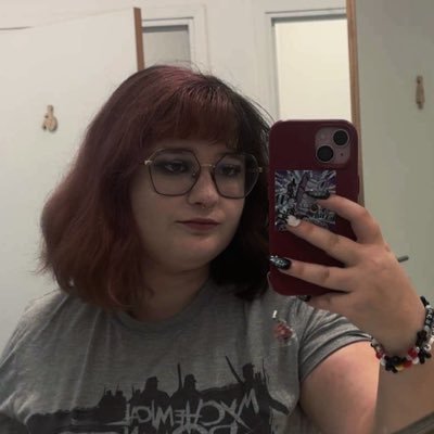 Secrétaire du @Dashdances_ | Passionné par les parcs d’attractions | Emo d’1m50🌚