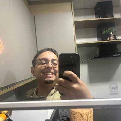 lozzano__'s profile picture. • Nam-Myoho-Rengue-Kyo •